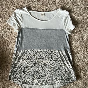 Stitch Fix Kaileigh Brand small women’s short sleeve shirt. Animal print block